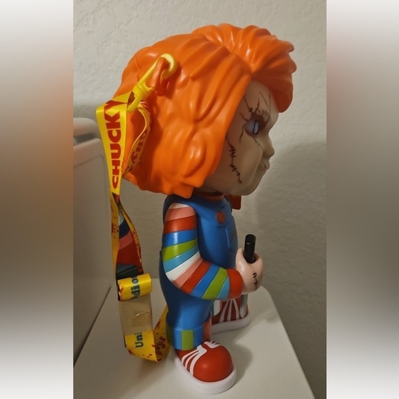 Interactive chucky doll popcorn bucket - Picture 4 of 9